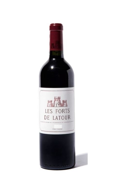 Photographie d'une bouteille de vin rouge Les Forts De Latour Cb6 2017 Pauillac Rge 75cl Acq