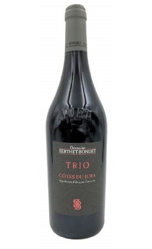 Photographie d'une bouteille de vin rouge Berthet-Bondet Trio Rouge 2021 Cdjura Rge Bio 75cl Crd
