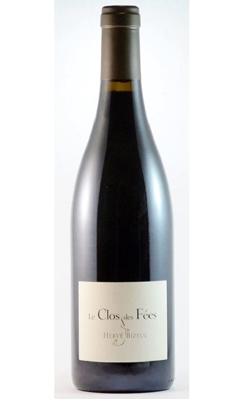 Photographie d'une bouteille de vin rouge Clos Des Fees Le Clos Des Fees 2020 Cdroussi Rge 75cl Crd